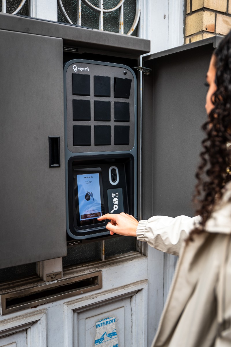 Hôtes en Nord Achieves a 96% Airbnb Self Check-In Rate with Automated Key Handover